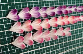 花びらを組んで行きます