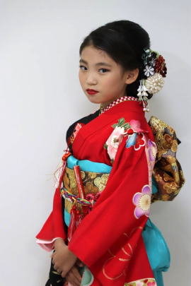 七五三着物レンタル・7歳赤黒四つ身|レンタルキモノ&写真スタジオ|大阪都島、日産呉服・和田甚 七五三着物レンタル・7歳赤黒四つ身|レンタルキモノ&写真スタジオ|大阪都島、日産呉服・和田甚