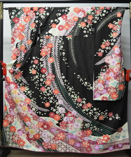 正絹京友禅、総絞り・相良刺繍振袖/白&黒【FR-1019】|振袖レンタル|大阪・日産呉服・地下鉄都島店 正絹京友禅、総絞り・相良刺繍振袖/白&黒【FR-1019】|振袖レンタル|大阪・日産呉服・地下鉄都島店