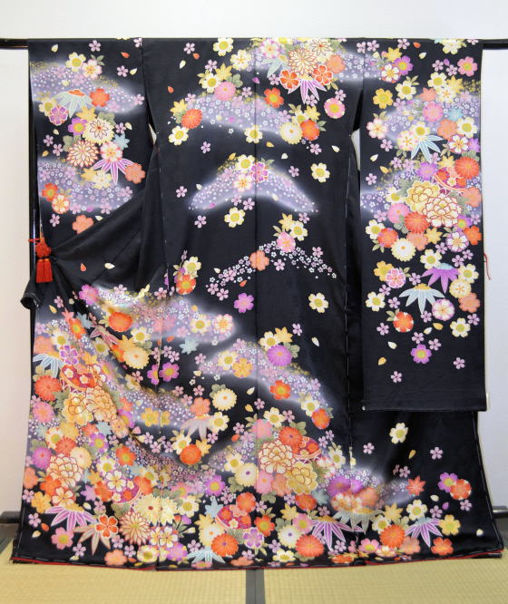 正絹紋意匠・本格派手描き京友禅黒地振袖、レンタル大阪