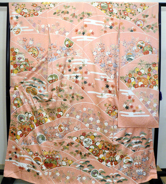 正絹地紋入りピンク地糸目手描き京友禅振袖、レンタル大阪