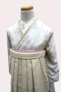 白地新作袴【hakama-033】|袴レンタル|大阪市都島、日産呉服・和田甚 白地新作袴【hakama-033】|袴レンタル|大阪市都島、日産呉服・和田甚