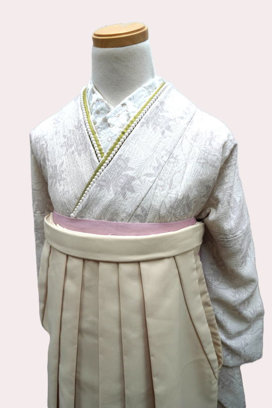 白地新作袴【hakama-033】|袴レンタル|大阪市都島、日産呉服・和田甚 白地新作袴【hakama-033】|袴レンタル|大阪市都島、日産呉服・和田甚