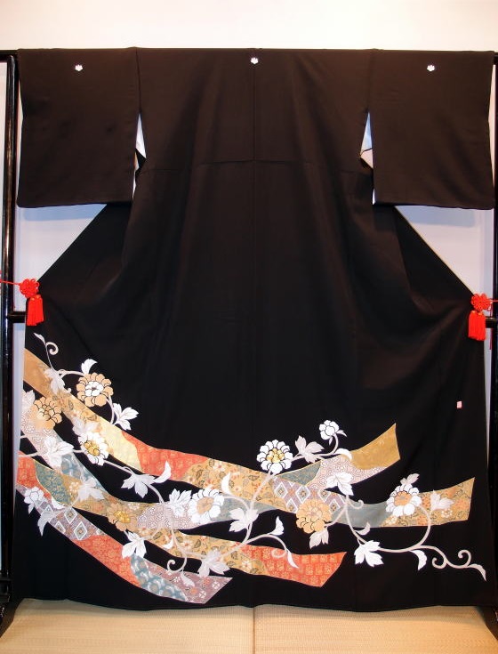 糸目手描京友禅黒留袖【tr-009】の格安レンタルを紹介しています。大阪市都島区･地下鉄都島駅から徒歩1分
