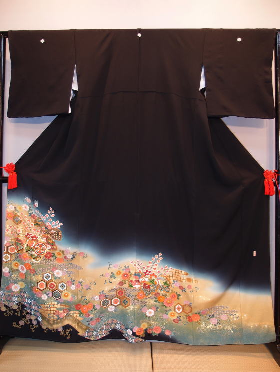 最高級手描京友禅黒留袖【tr-016】の格安レンタルを紹介しています。大阪市都島区･地下鉄都島駅から徒歩1分