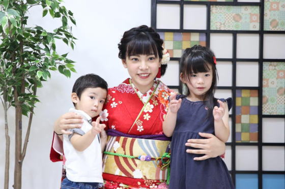 振袖前撮り&フォト成人式・着付け&ヘアー&メイク・創作髪飾り|振袖レンタル・写真撮影|大阪、日産呉服・和田甚 振袖前撮り&フォト成人式・着付け&ヘアー&メイク・創作髪飾り|振袖レンタル・写真撮影|大阪、日産呉服・和田甚