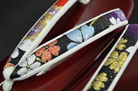 高級着物専門キモノ粋人|ゴールド（金色）バッグ＆えんじ色（濃い赤）草履セット、大阪、日産呉服・都島店